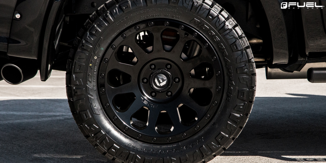 Ford Ranger T8 Fuel Vector llantas negras de 20 pulgadas