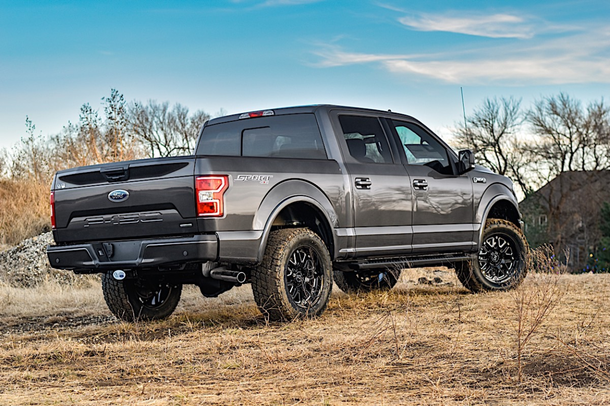 Ford F150 2019 Cerchi Black Rhino Hollister 20x9,5 ET 12