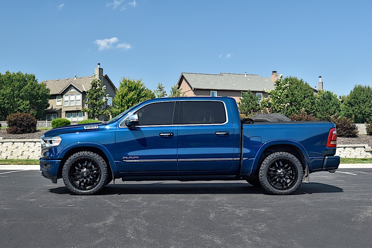 Ram 1500 Dt Cerchi Fuel Sledge 22x10 Et 10