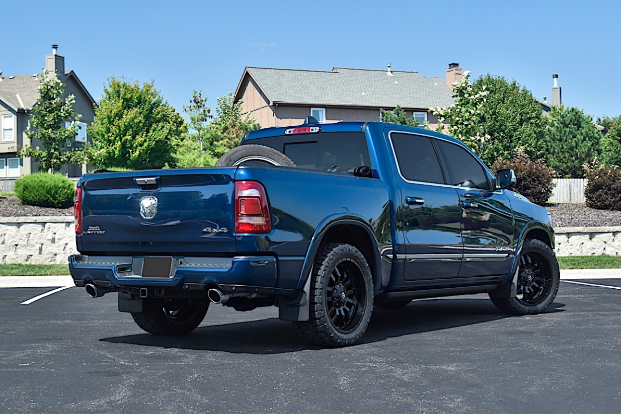 Ram 1500 Dt Cerchi Fuel Sledge 22x10 Et 10