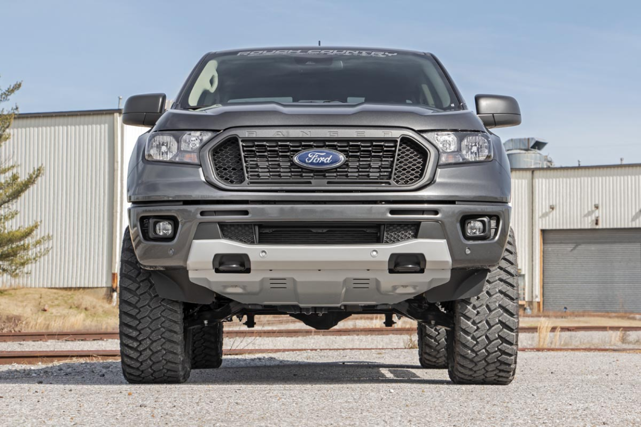 Ford Ranger T8 con kit rialzo Rough Country da 3,5 pollici