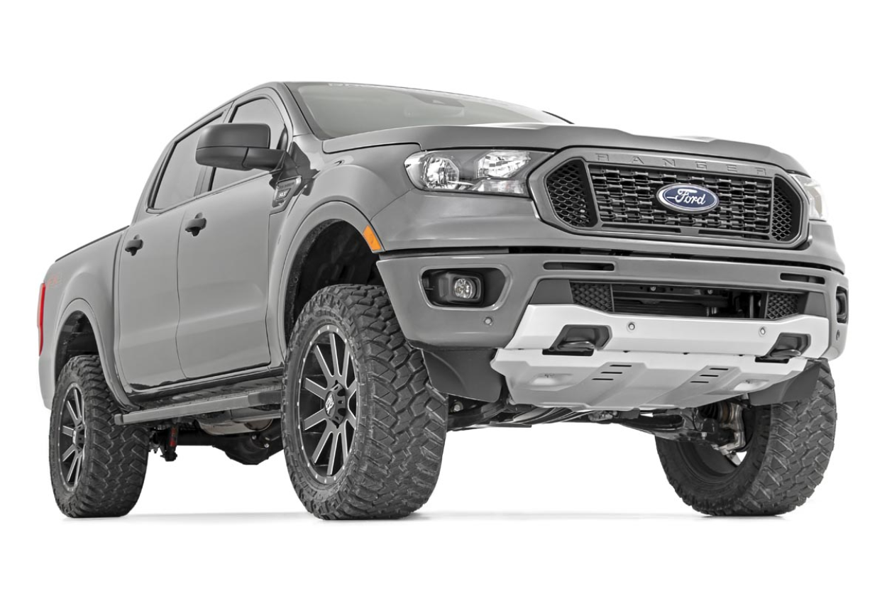 Ford Ranger T8 con kit rialzo Rough Country da 3,5 pollici