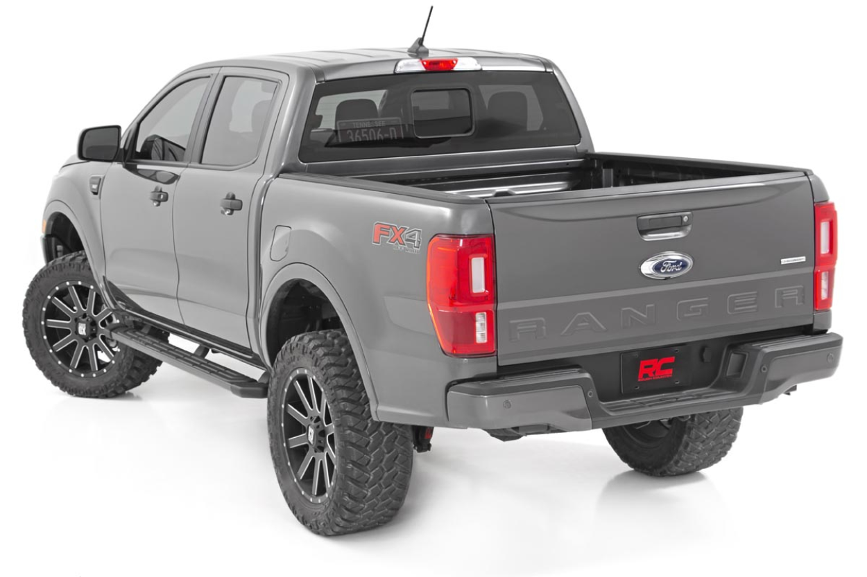 Ford Ranger T8 con kit rialzo Rough Country da 3,5 pollici
