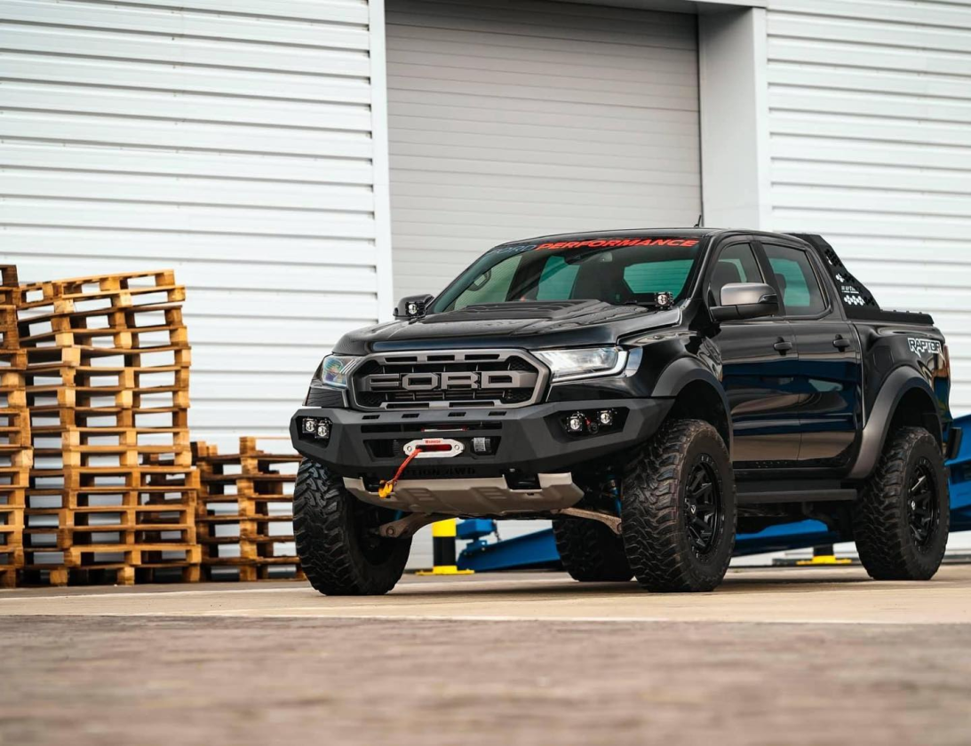 Ford Ranger Raptor con llantas Fuel Covert de 20 pulgadas