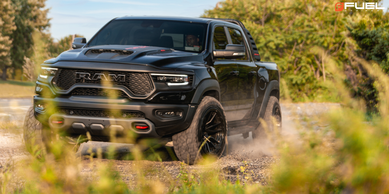 Ram TRX med 22-tommers svarte Fuel Rebel-felger