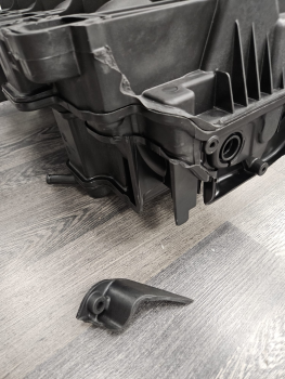 68194114AC-DAMAGED-01 Mopar (MANIFOLD INTAKE DAMAGED)