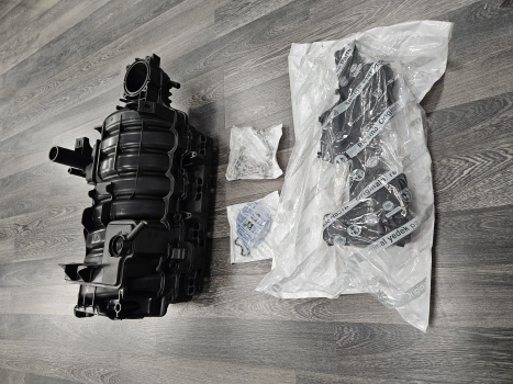 68194114AC-DAMAGED-01 Mopar (MANIFOLD INTAKE DAMAGED)
