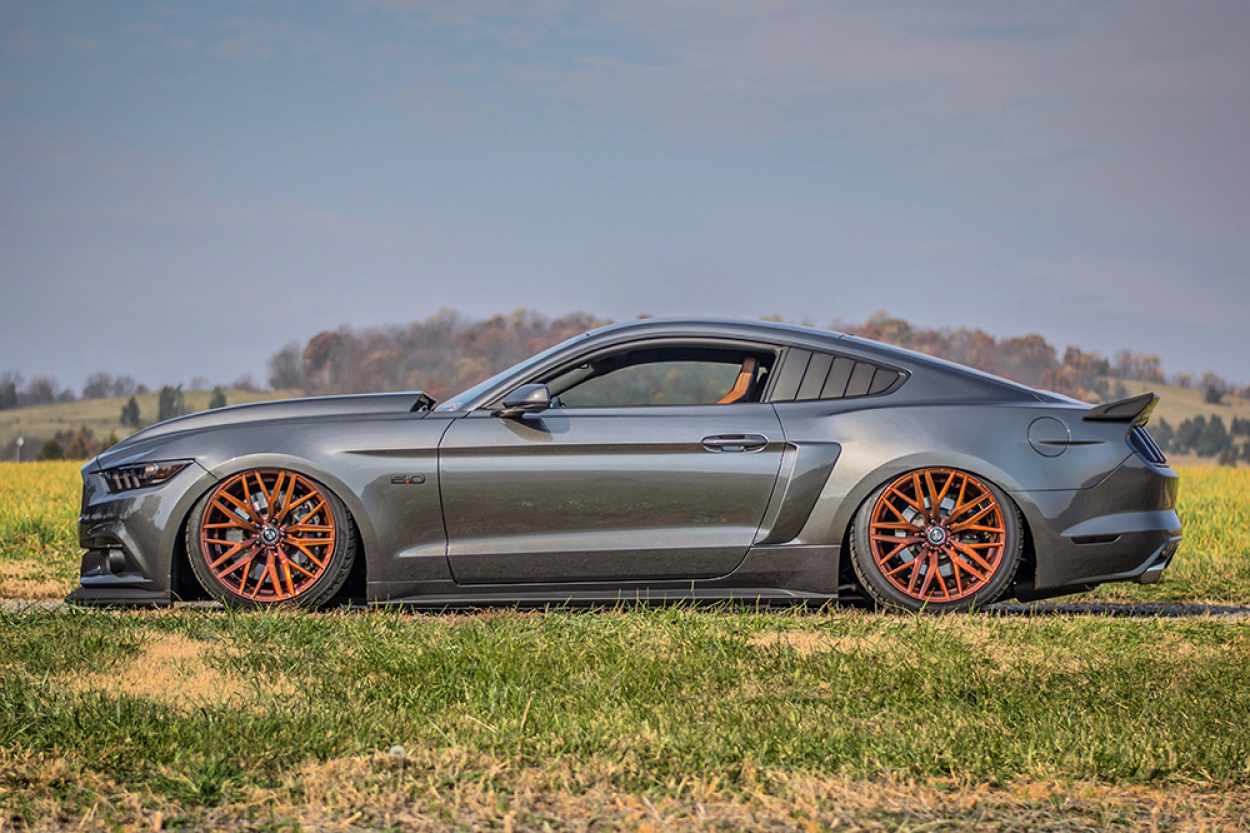 2016 Ford Mustang S550, jossa on Cervinisin muotoilusarja