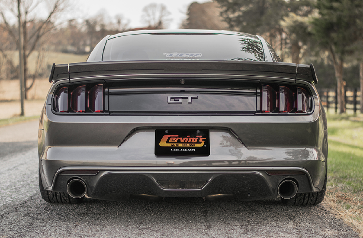 2016 Ford Mustang S550, jossa on Cervinisin muotoilusarja