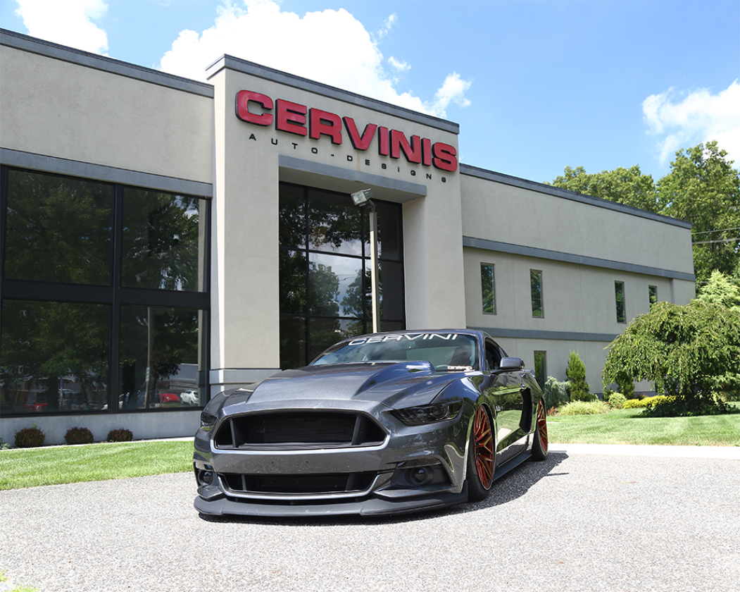 2016 Ford Mustang S550, jossa on Cervinisin muotoilusarja