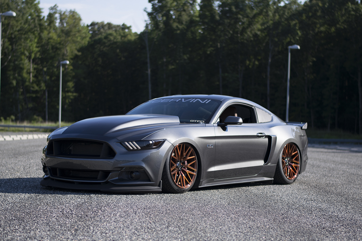 2016 Ford Mustang S550, jossa on Cervinisin muotoilusarja