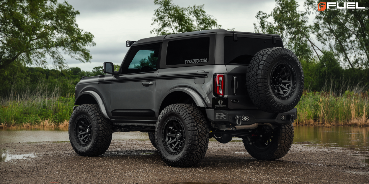 Ford Bronco 2022 con cerchi Fuel Covert da 20 pollici