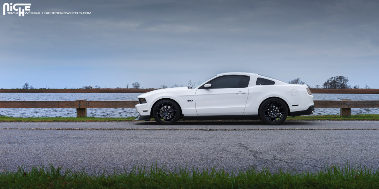 2012 Ford Mustang GT with 20-inch Niche Essen wheels