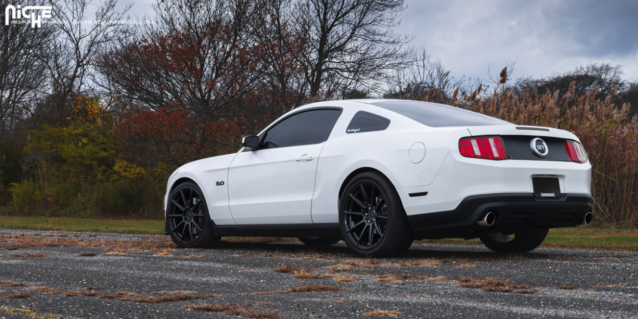 2012 Ford Mustang GT with 20-inch Niche Essen wheels