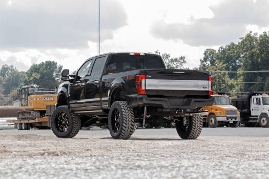 55470 Rough Country (6 INCH LIFT KIT | OVLD | V2 SHOCKS | FORD SUPER DUTY 4WD (17-22))