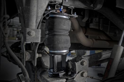 100324C Rough Country (AIR SPRING KIT W/COMPRESSOR | 4 INCH LIFT KIT | RAM 1500 2WD/4WD)