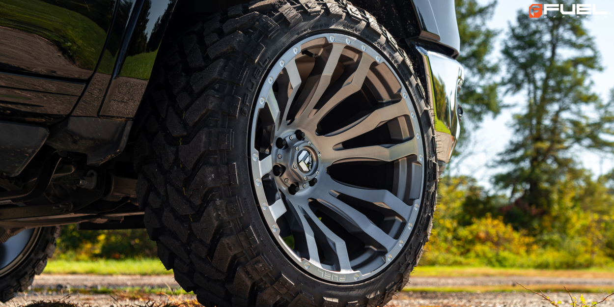 Ram 1500 DT con llantas Fuel Blitz Platinum 22x12 -44