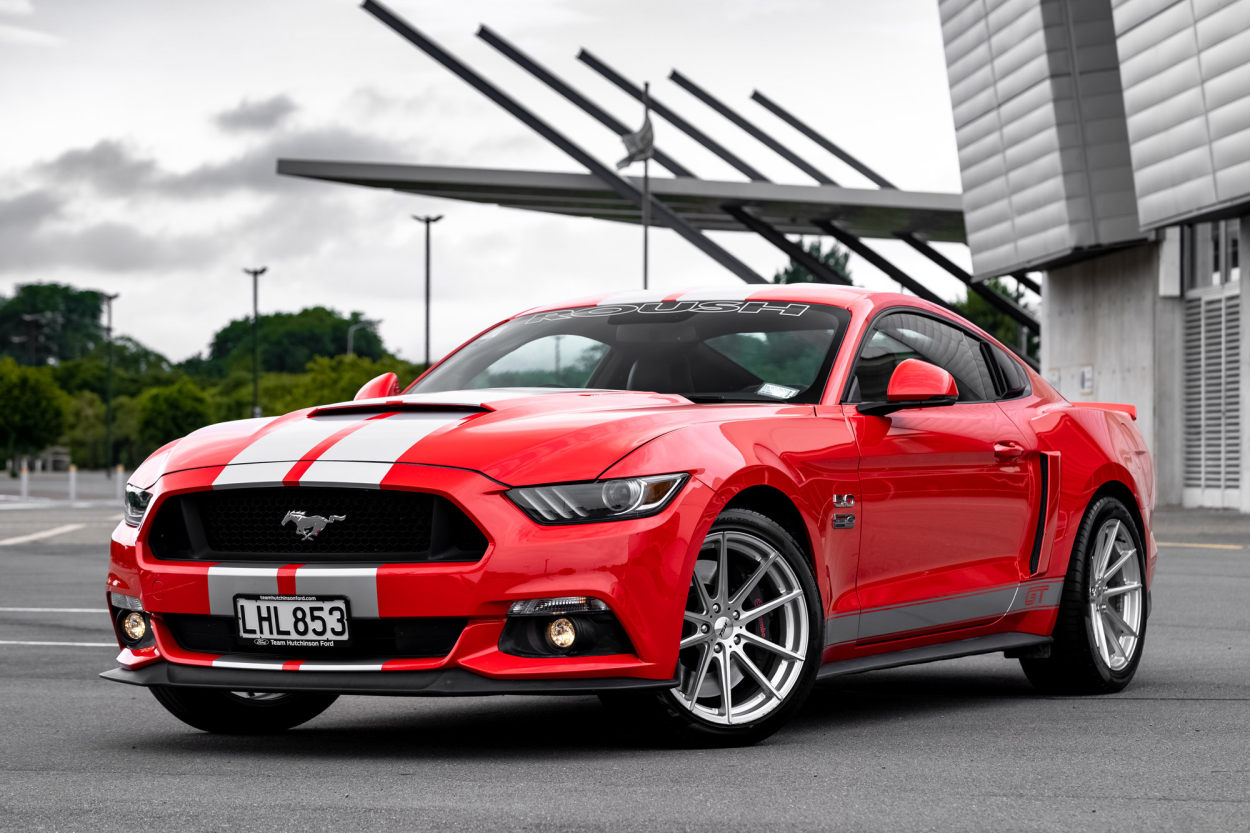 Ford Mustang Coupe mit Tsw Bathurst-Felgen