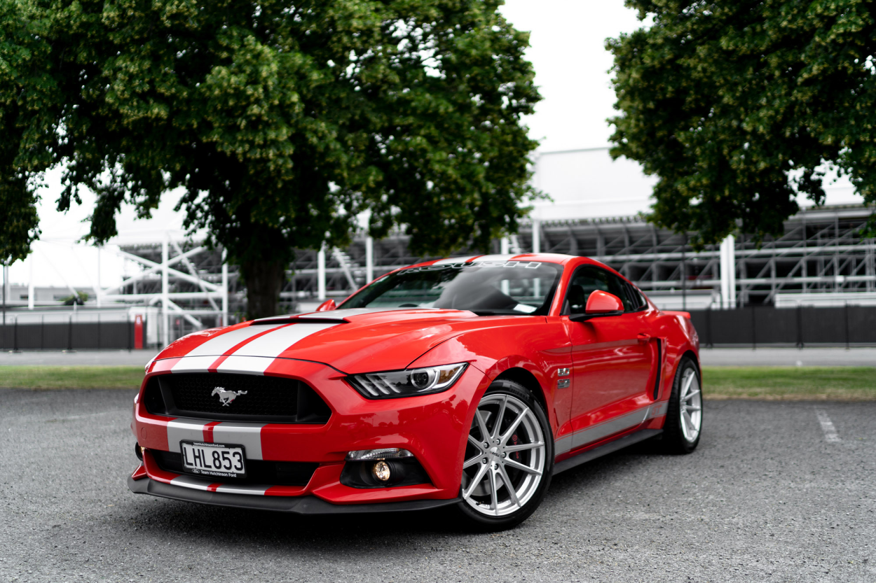 Ford Mustang Coupe mit Tsw Bathurst-Felgen