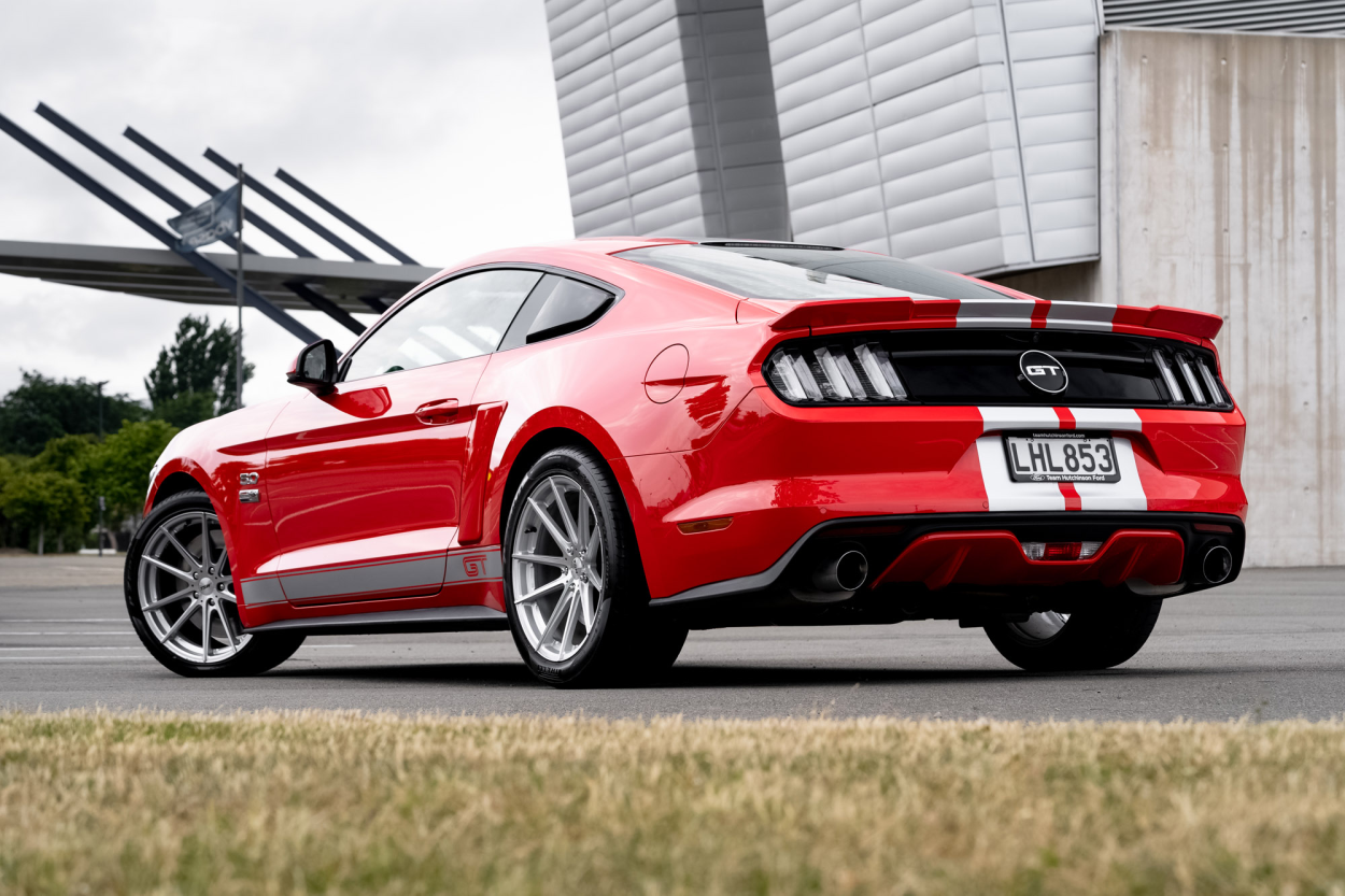 Ford Mustang Coupe mit Tsw Bathurst-Felgen