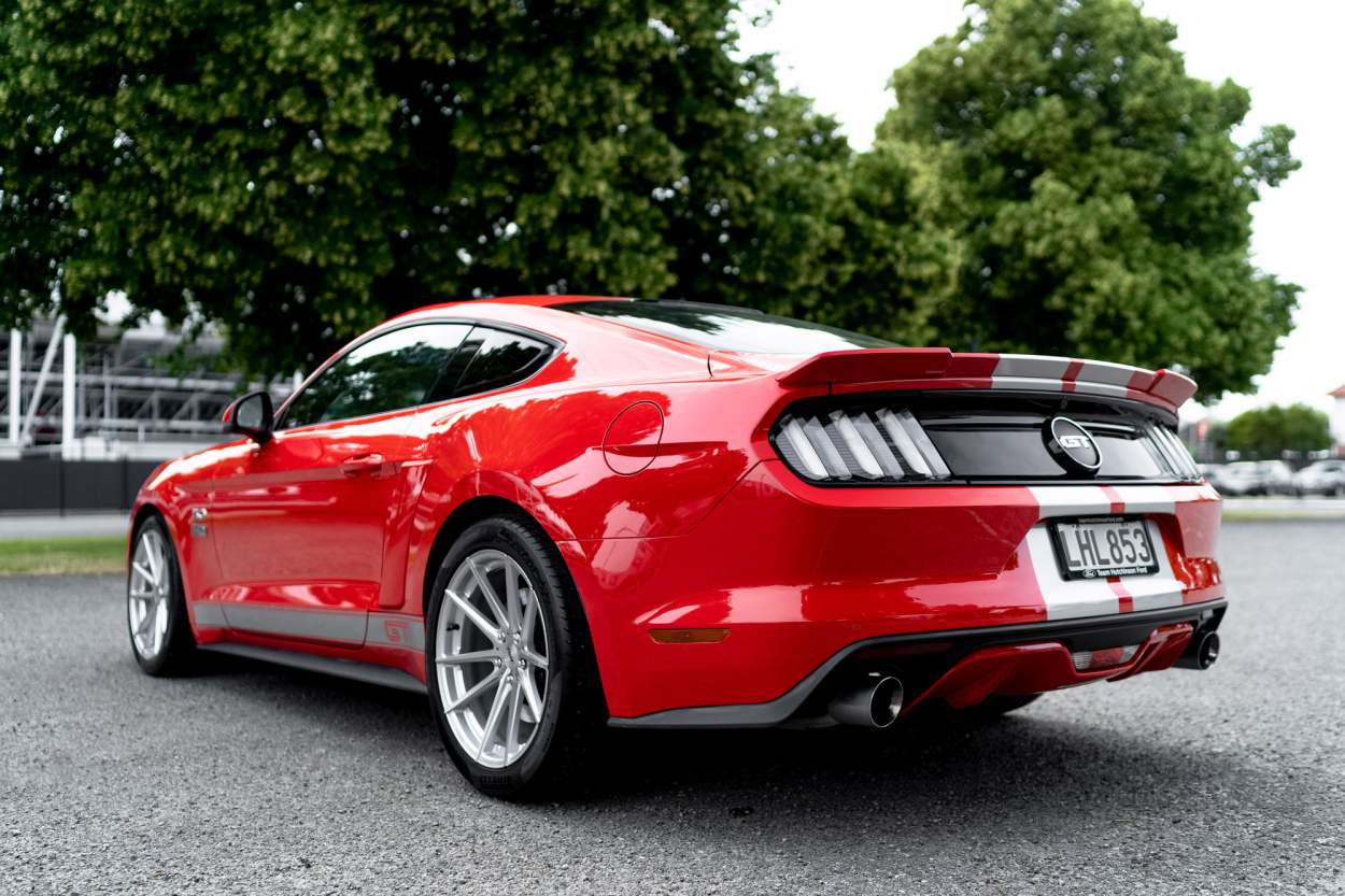 Ford Mustang Coupe mit Tsw Bathurst-Felgen