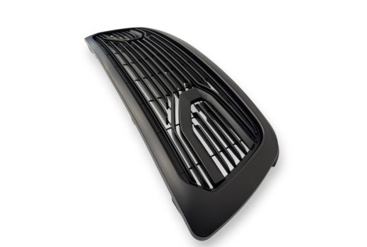 WM220059 Wmax (Matt Black Radiator Grille with letters)