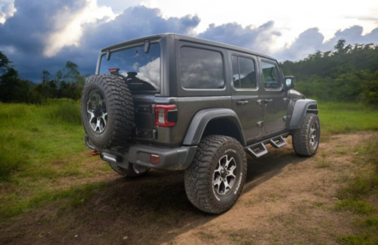 OTJW256510 Off Trucks (Suporturi pentru picioare Side Armor cu treaptă pentru Jeep Wrangler JK 4 uși)