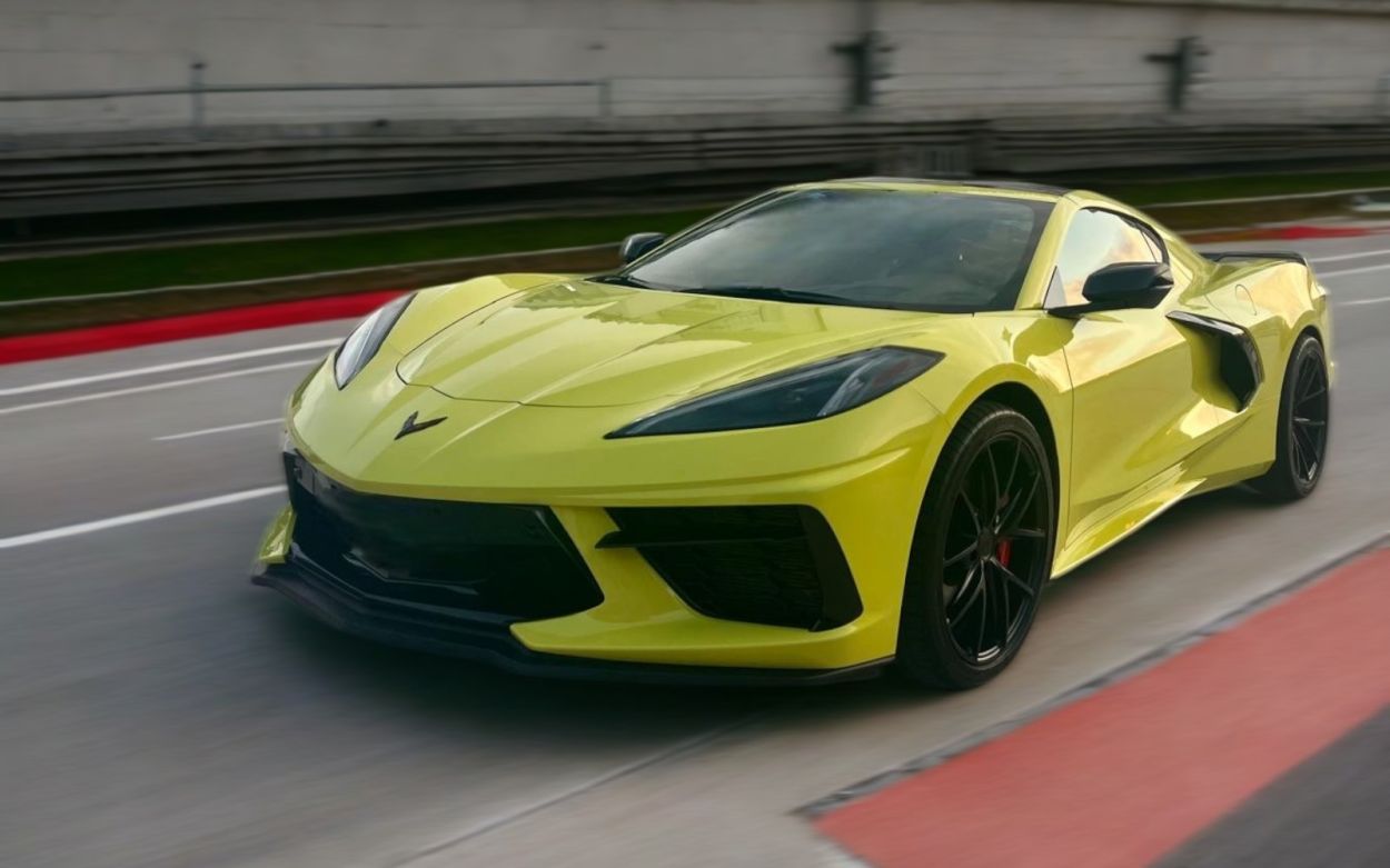 Corvette C8 Accelerate Yellow with Niche Misano rims: the customization signed Vallistore