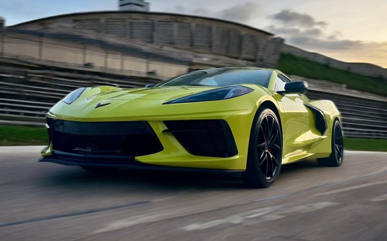 Corvette C8 Accelerate Yellow with Niche Misano rims: the customization signed Vallistore