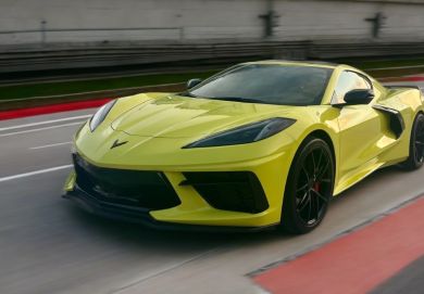 Corvette C8 Accelerate Yellow mit Niche Misano-Felgen: Customization von Vallistore
