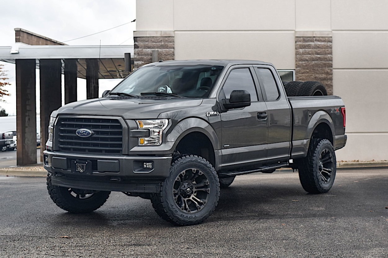 2015 Ford F150 STX with 20-inch dual-tone Fuel Vapor wheels