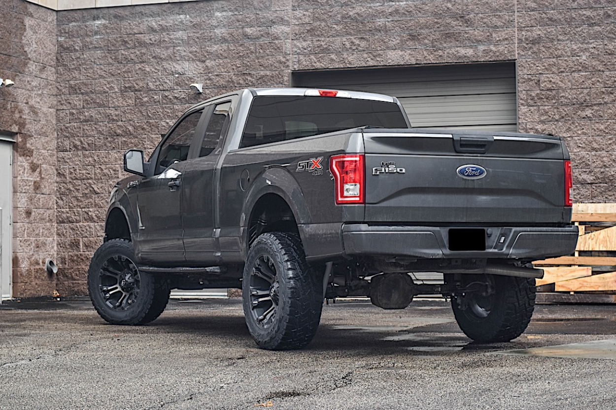 2015 Ford F150 STX with 20-inch dual-tone Fuel Vapor wheels