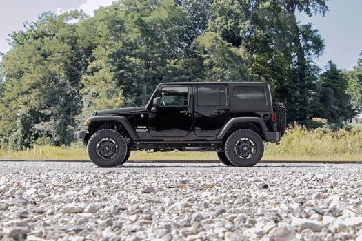 67940 Rough Country (2.5 INCH LIFT KIT | COILS | M1 | JEEP WRANGLER JK 2WD/4WD (07-18))