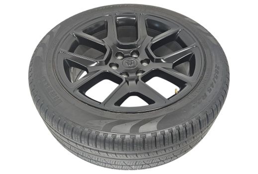 5YD61VCRAB-4 Mopar (Sett med 4 Mopar 22x9 +19 Offset-felger med Pirelli Scorpion Verde 285/45R22 dekk (fjernet fra ny bil))