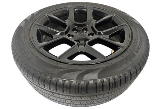 5YD61VCRAB-4 Mopar (Sett med 4 Mopar 22x9 +19 Offset-felger med Pirelli Scorpion Verde 285/45R22 dekk (fjernet fra ny bil))
