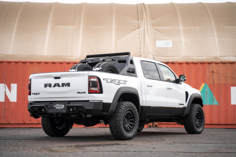 Ram 1500 TRX con paraurti Gravoso Add Stealth Fighter e cerchi Black Rhino Raid