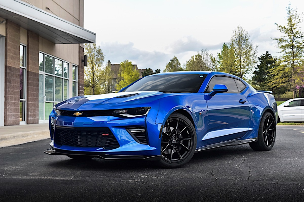 Chevrolet Camaro 2018 Llantas 20x9 delanteras 20x10 traseras Savini SV-F4