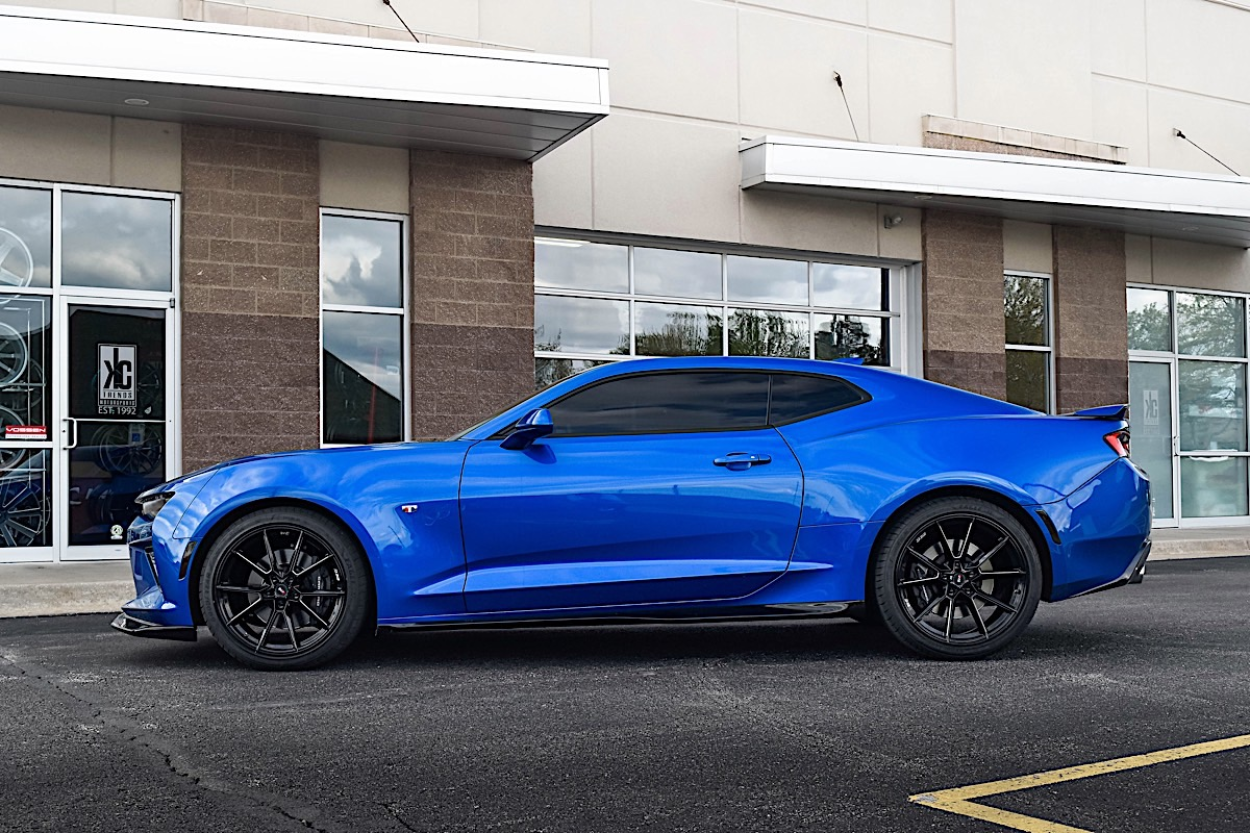 Chevrolet Camaro 2018 Llantas 20x9 delanteras 20x10 traseras Savini SV-F4
