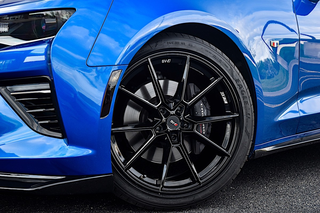 Chevrolet Camaro 2018 Llantas 20x9 delanteras 20x10 traseras Savini SV-F4