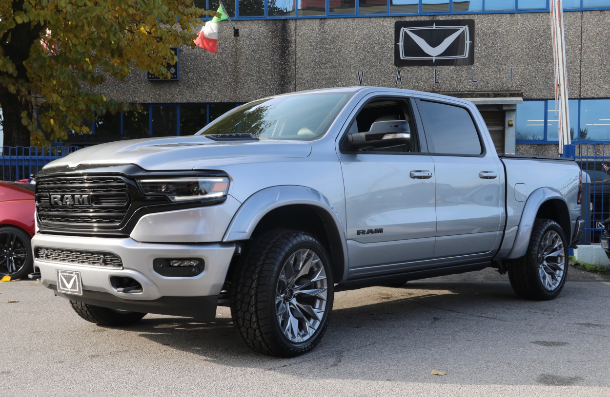 Ram 1500 DT Limited Night Edition BILLET 2 Step Cerchi Fuel Flame Neri by Vallistore