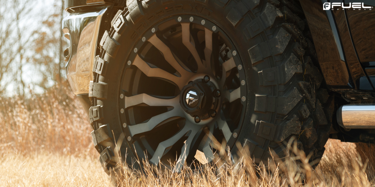 Ram 1500 Dt mit Fuel Blitz 20-Zoll-Felgen