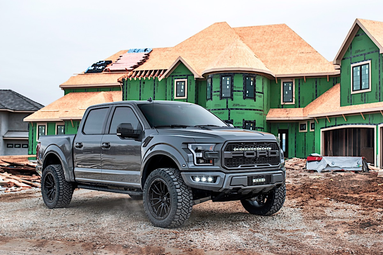 Ford F150 Raptor 22-tuumaisilla mustilla Fuel Rebel -vanteilla varustettuna