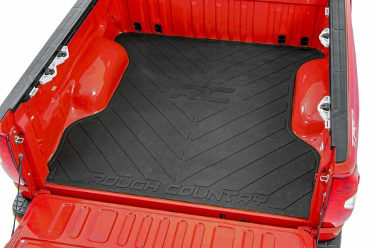 M677 Rough Country (Bed Mat 8' - Black)
