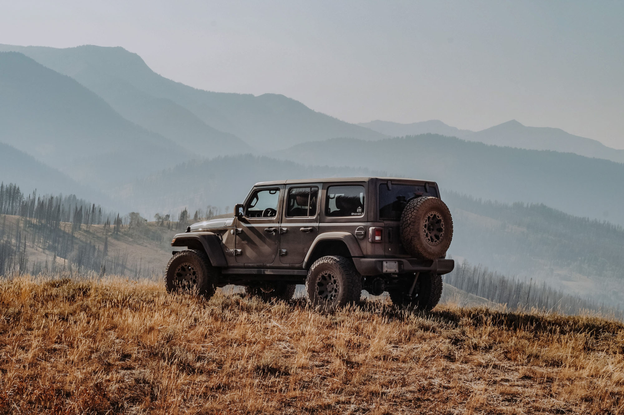Jeep Wrangler JL med Black Rhino Warlord-felger for ekstrem offroad-bruk