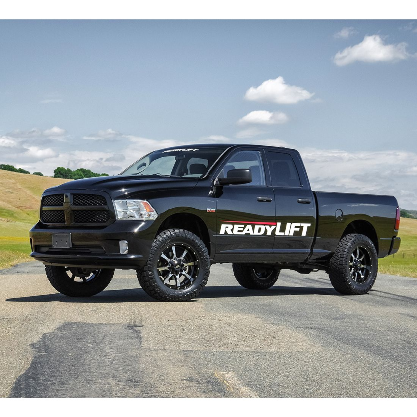 Ram 1500 DS Classic 2017 con kit de elevación Readylift de 4 pulgadas.