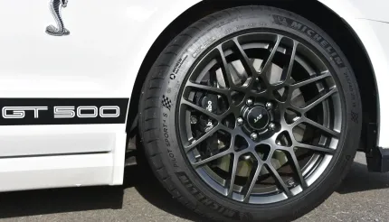 Ford Mustang 2014 con freni anteriori Brembo a 6 pistoncini e dischi da 380 mm