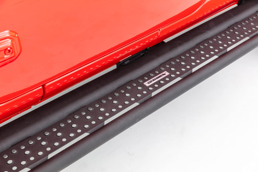 D64926T Go Rhino (Dominator Xtreme D6 Side Steps with Rocker Panel Mounting Brackets Kit)