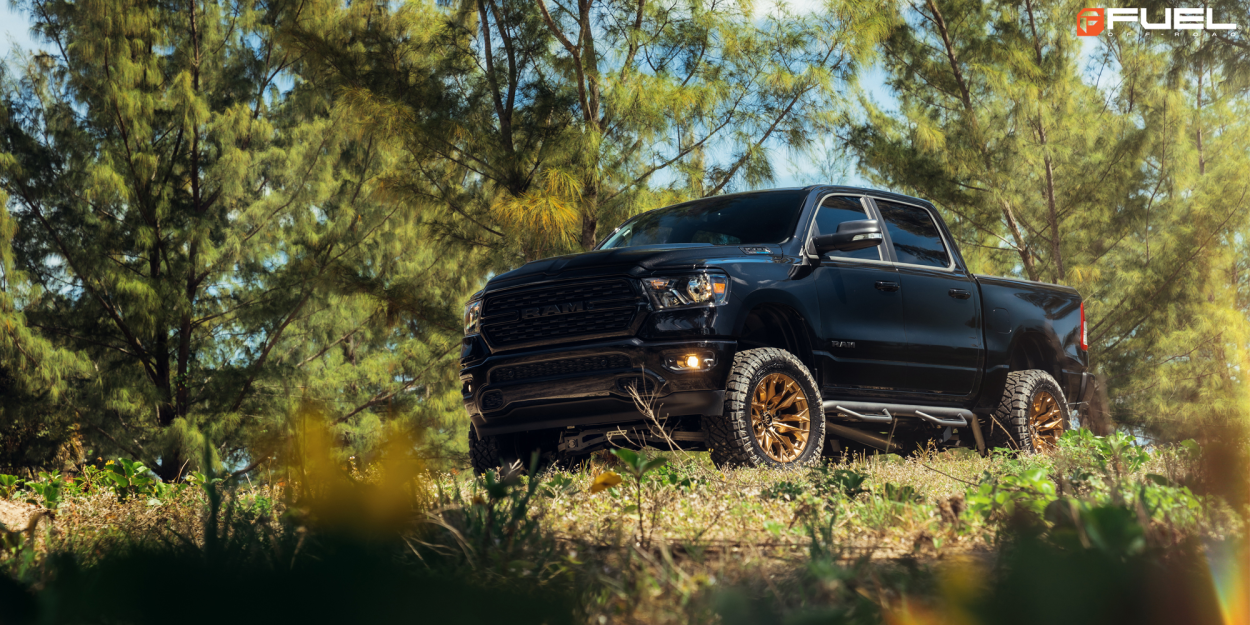 Ram 1500 DT-felger Komplett guide til drivstoffflammefelger til RAM 1500 DT: Valg, størrelser og beregning av forskyvning