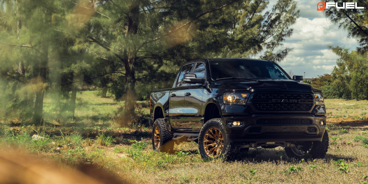 Ram 1500 DT-felger Komplett guide til drivstoffflammefelger til RAM 1500 DT: Valg, størrelser og beregning av forskyvning