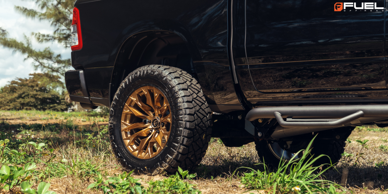 Ram 1500 DT-felger Komplett guide til drivstoffflammefelger til RAM 1500 DT: Valg, størrelser og beregning av forskyvning